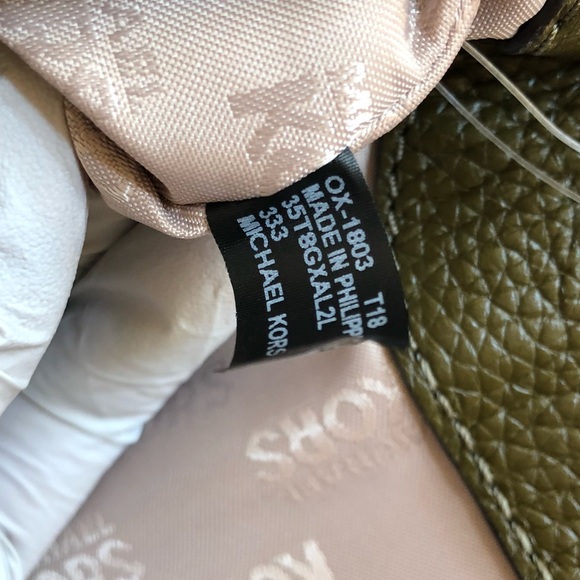 Michael Kors Aria MD Conv Handbag&wallet set - Picture 4 of 8